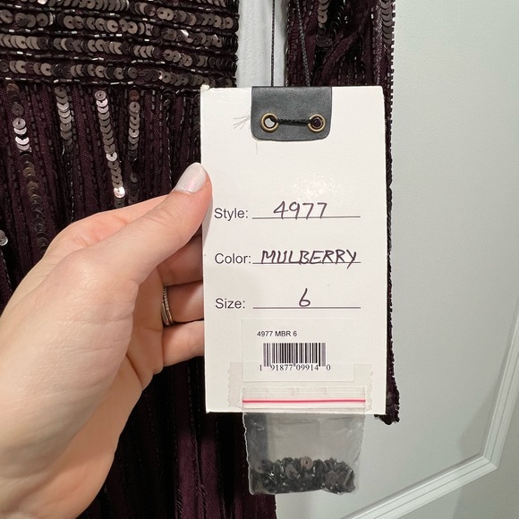 NWT Mac Duggal Sequin V Neck Illusion Sleeve A Line gown - Picture 5 of 9